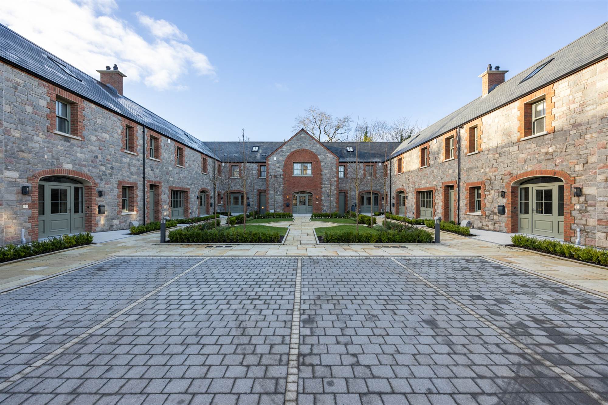 10 The Courtyard