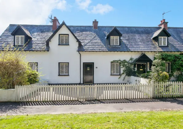 10 Purdysburn Village, Belfast, County Down, BT8 8LJ