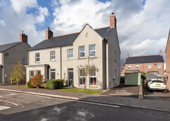 11 Hartley Hall Avenue, Greenisland, Carrickfergus, BT38 8BA