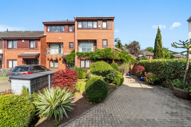 27 Upper Malone Park, Belfast, County Antrim, BT9 6PP