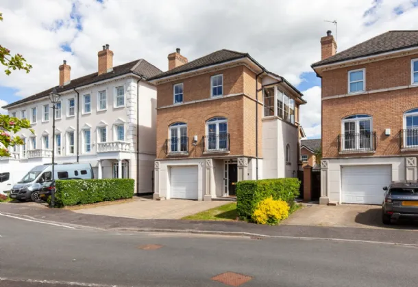 1 Berkeley Hall Mews East, Lisburn, County Down, BT27 5TQ