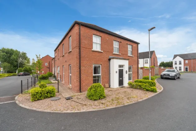 37 Eaton Park, Dunmurry, Belfast, BT17 9FX
