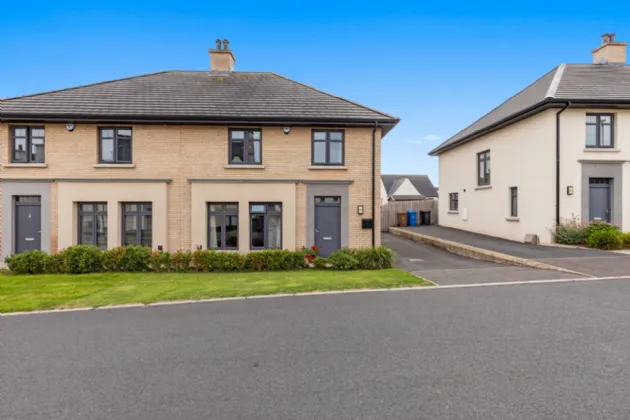 6 Pirrie Walk, Comber, Newtownards, BT23 5ZR