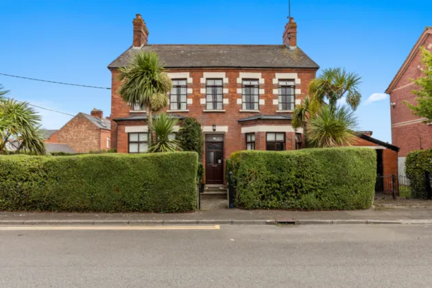 11 Kinnegar Avenue, Holywood, County Down, BT18 9JR