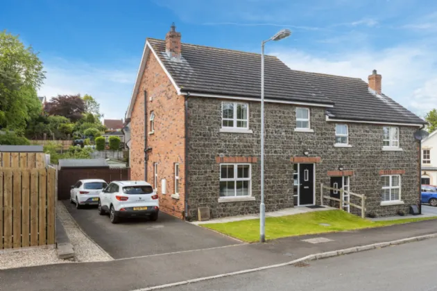 18 Gransha Chase, Dundonald, Belfast, BT16 2FE