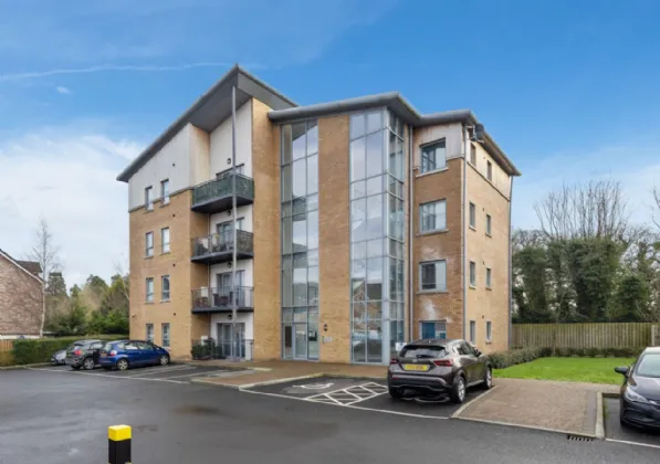 90 The Rose Garden, Dunmurry, Belfast, BT17 9GY