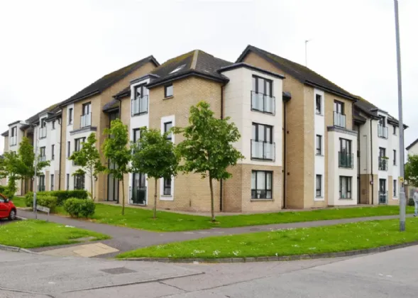 2 Skye Buildings , Drumadoon Square, Dundonald, BT16 2QN