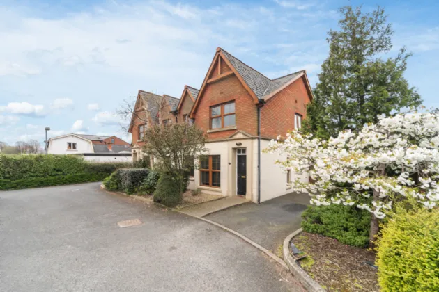 4 Motte Lodge, East Link Road, Dundonald, Belfast, BT16 2QF