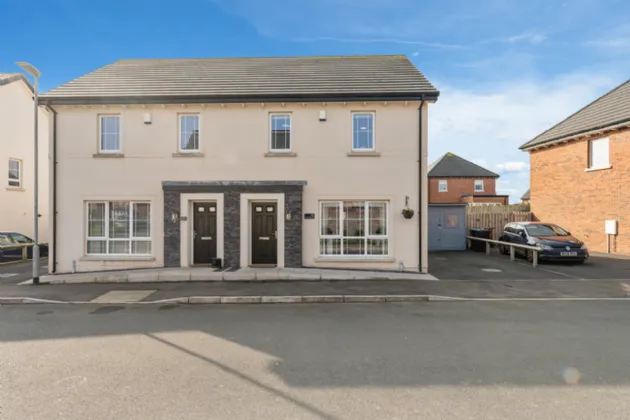 18 Millmount Village Green, Dundonald, Belfast, BT16 1AW