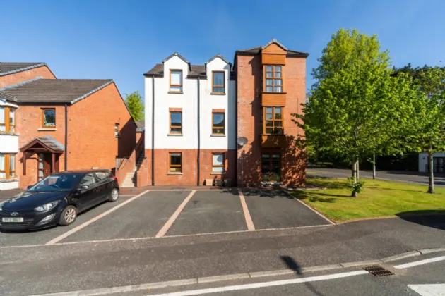 74 Redwood Dale, Dunmurry, Belfast, BT17 9RL