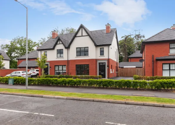 4 Oakfield Park Square, Newtownabbey, County Antrim, BT37 0BT