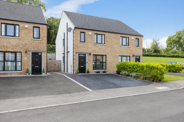 25 Scrabo Heights, Newtownards, County Down, BT23 4AG