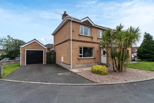 2 Rossdale Glen, Belfast, County Down, BT8 6XQ