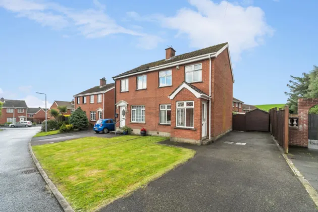 8 Winchester Gardens, Carryduff, Belfast, BT8 8QE