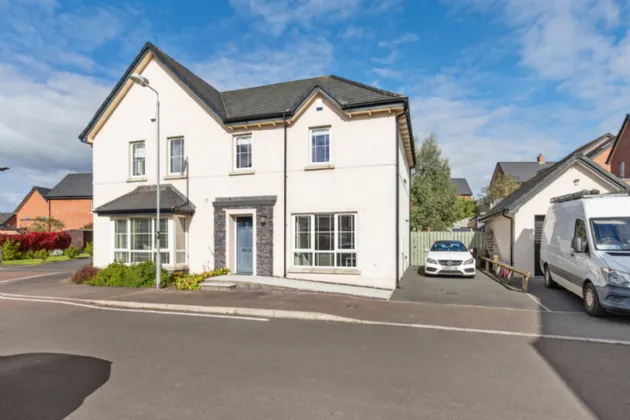 9 Millmount Village Park, Dundonald, Belfast, County Down, BT16 1YY