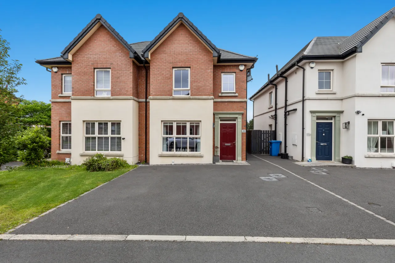 16 Lynn Hall Lane, Bangor, County Down, BT19 1GX