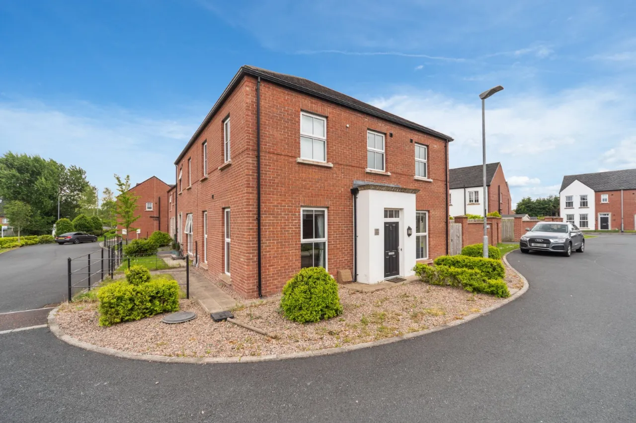 37 Eaton Park, Dunmurry, Belfast, County Down, BT17 9FX